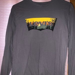 Gray long sleeve Levi’s shirt